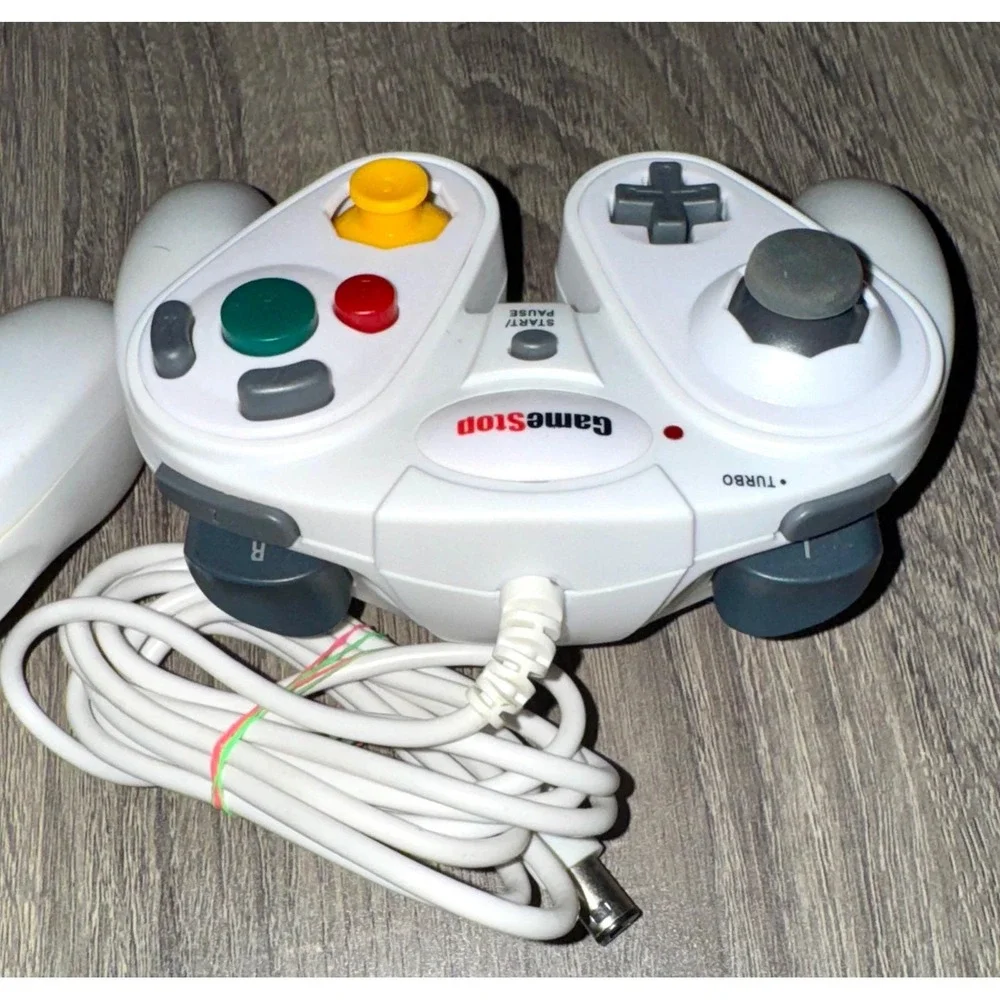 GameStop Wired Controllers for Nintendo GameCube Set of 3 White Turbo READ